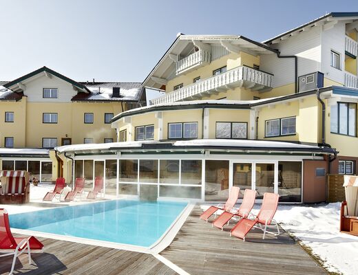 The outdoor area of ​​the swimming pool in the Hotel Moser