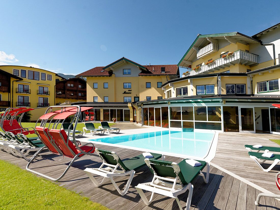 Entspannen beim Sommerurlaub am Pool im Hotel Moser in Schladming Rohrmoos