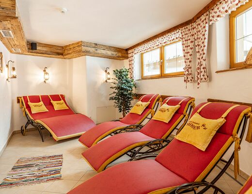 Single and double loungers to relax after the sauna